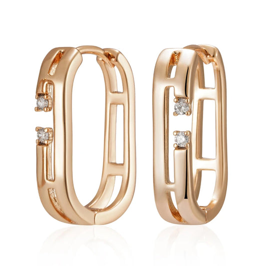 Creolen 585 Roségold Élégance Géométrique – moderne Damenohrringe im rechteckigen Design mit offen gearbeiteter Form. Luxuriöser Modeschmuck mit klaren Linien, glänzendem Roségold-Finish und edler Verarbeitung. Ausdrucksstarker Ohrschmuck für stilbewusste Frauen, die minimalistischen Glamour lieben.
